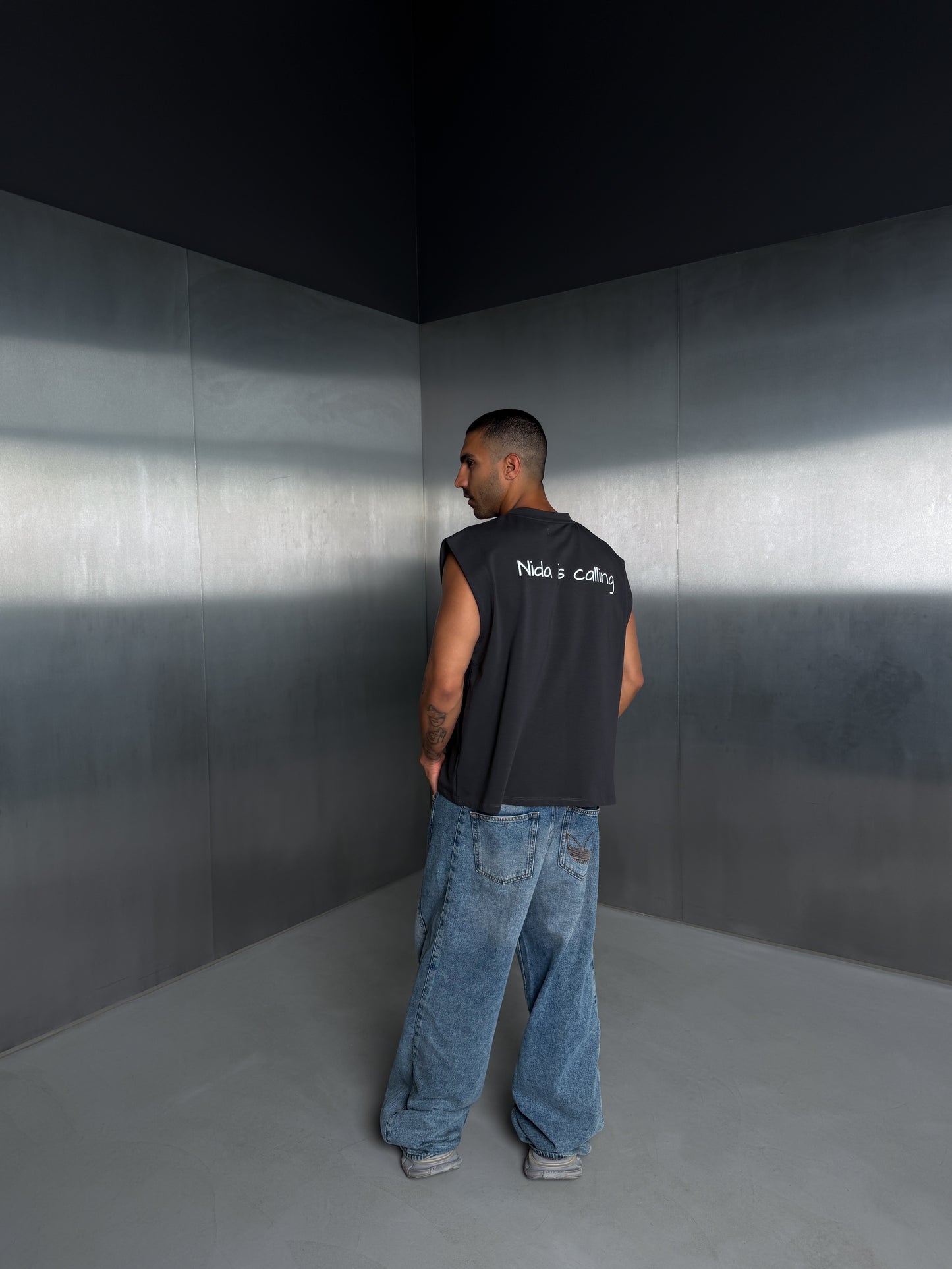 Graffiti Sleeveless Tee "Nida is Calling"
